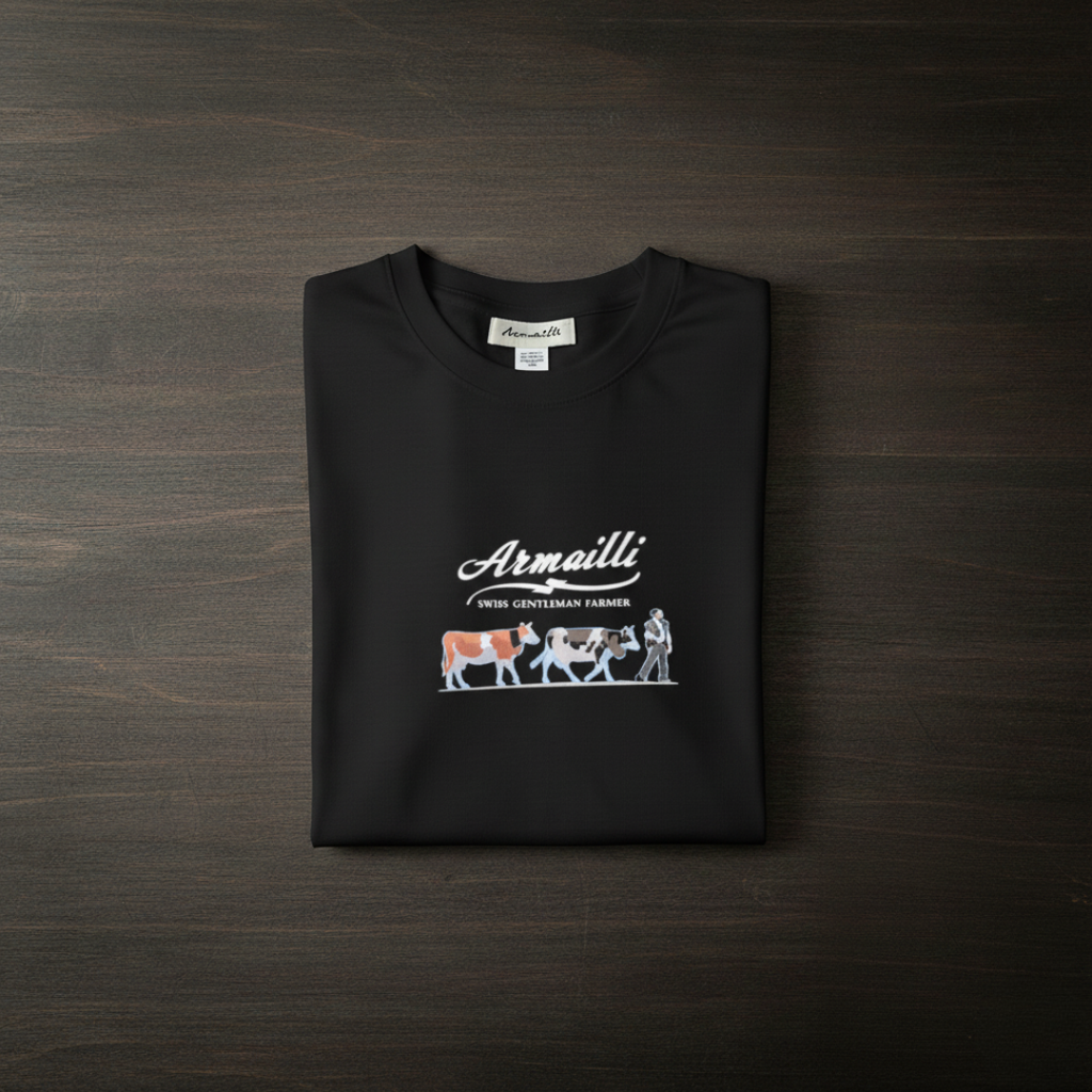 Das schwarze T-Shirt mit der Aufschrift „L'Armailli und seine Kühe“.