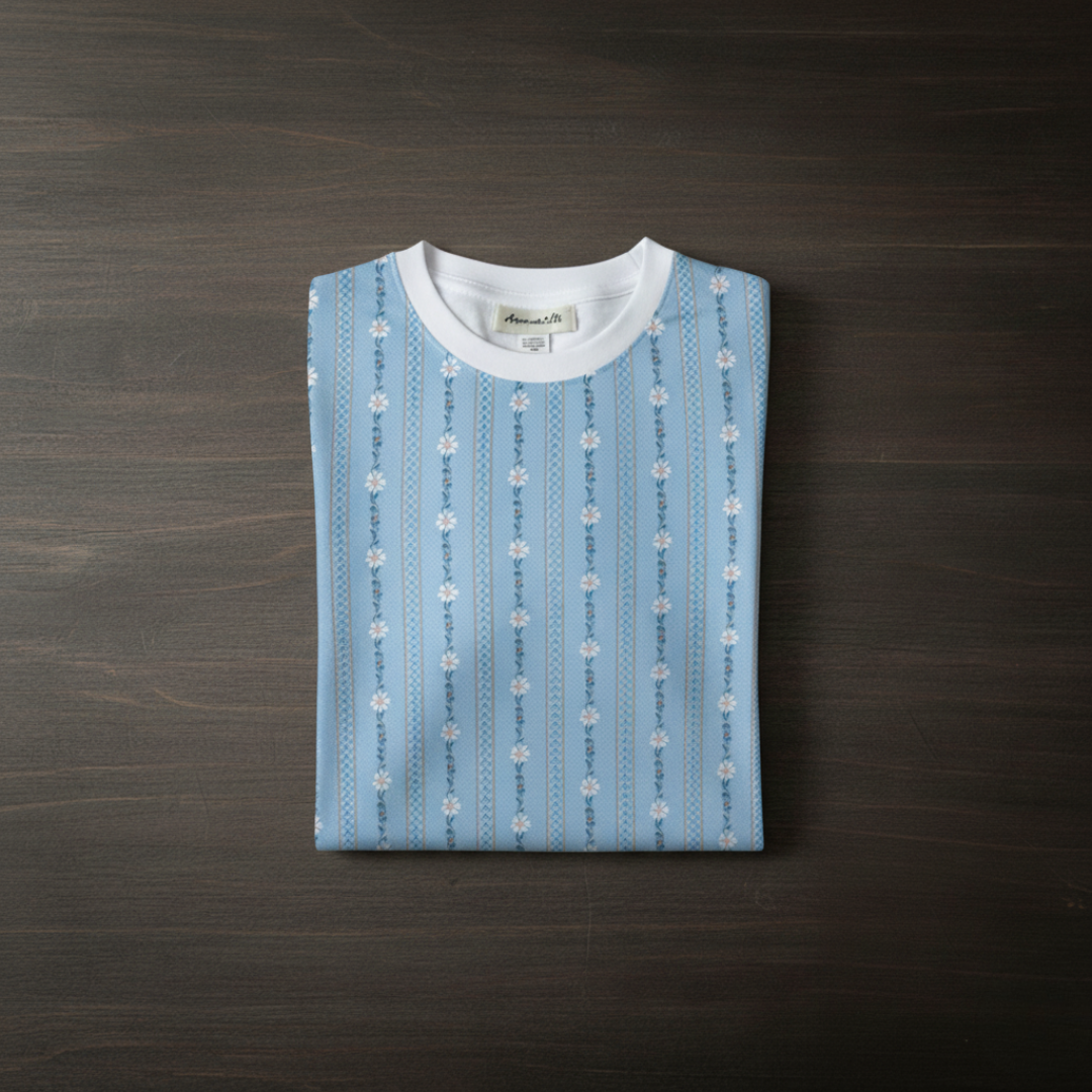 Das blaue T-Shirt mit der Aufschrift „Bauernhemd“.